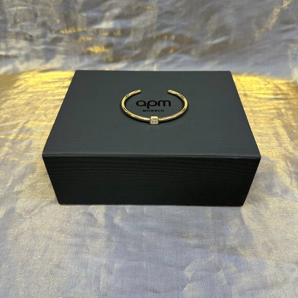 APM Monaco Eclat Gold Square Bangle - Picture 5 of 5
